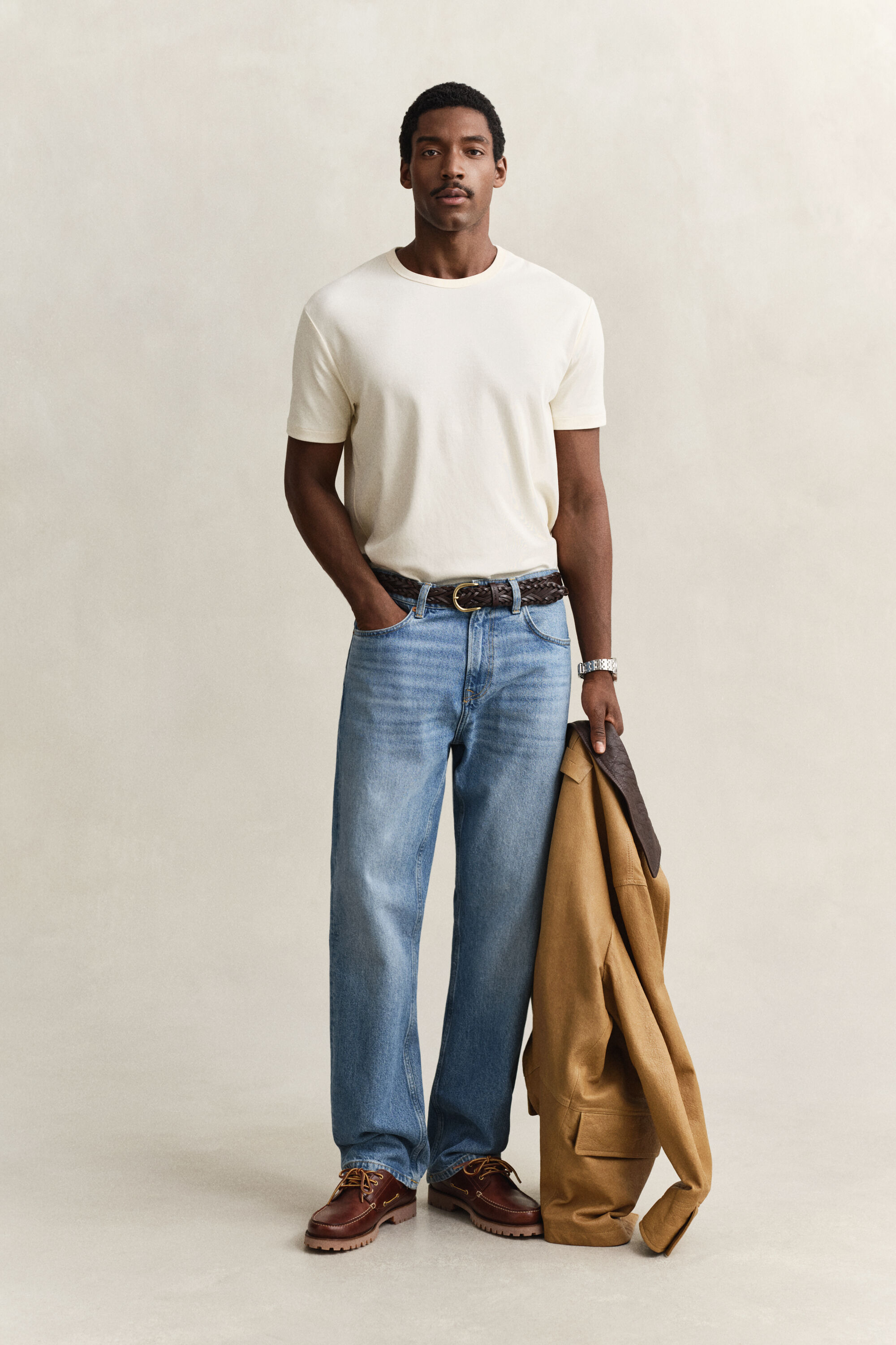 Collegeneulos-t‑paita