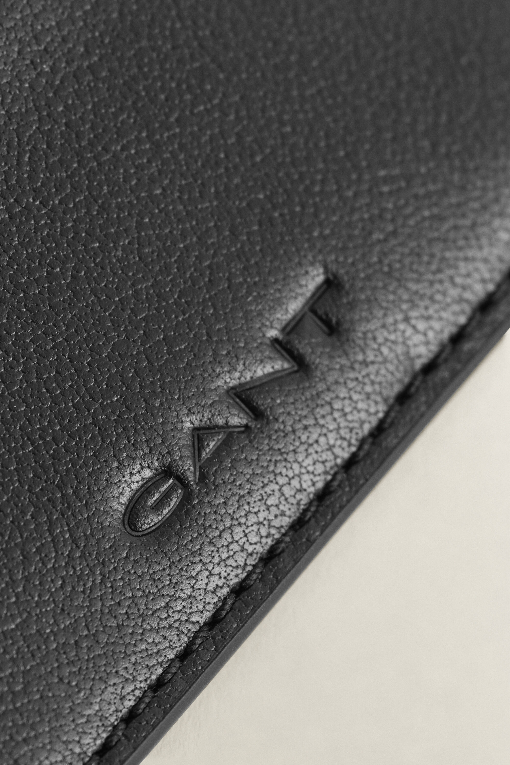 Nahkainen korttikotelo