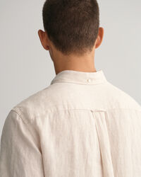 Regular&nbsp;fit ‑mitoitettu raidallinen lyhythihainen pellavapaita