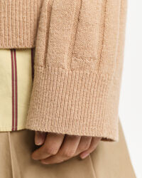 Villainen joustinneulepusero, v‑pääntie