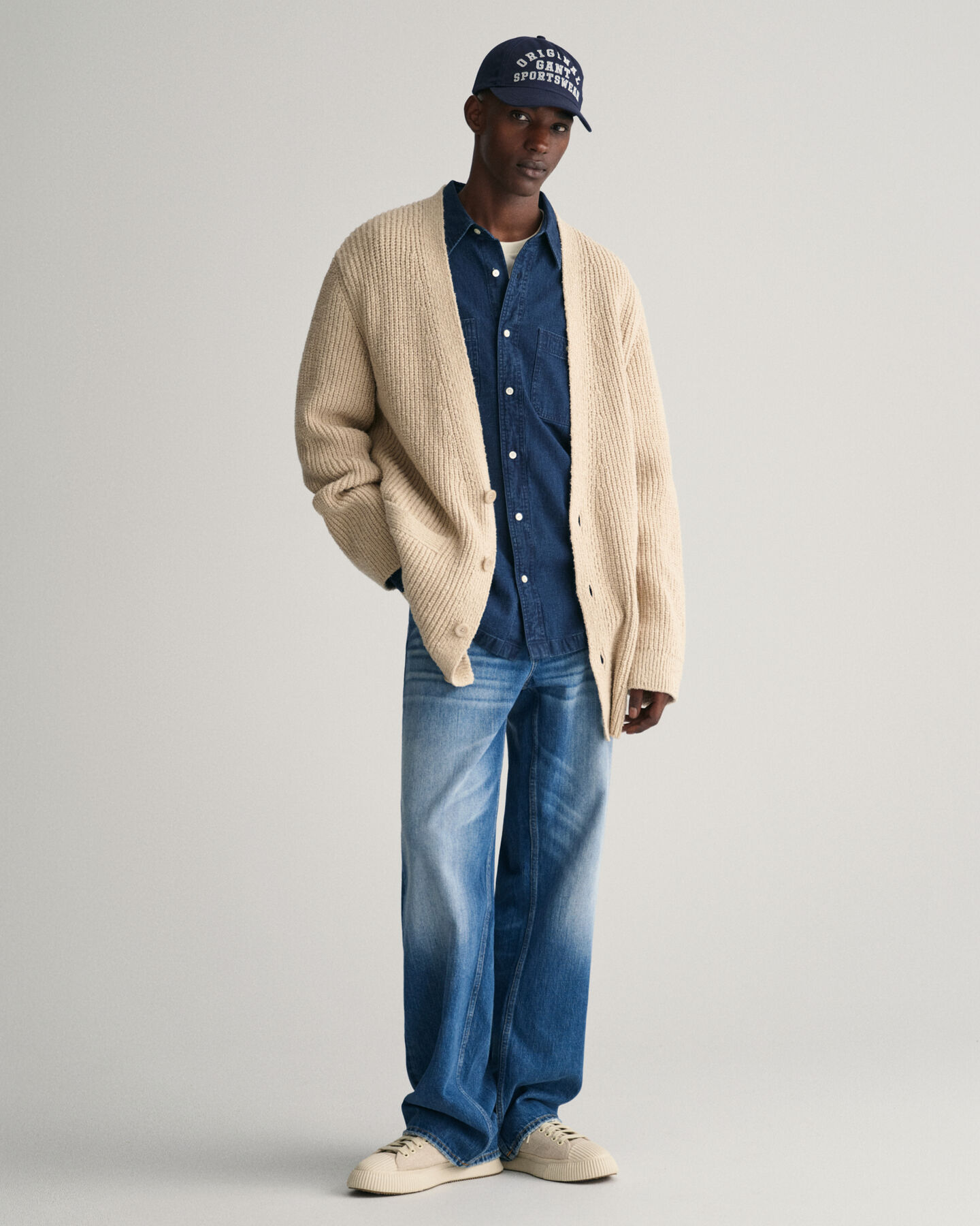 Ribbineulottu bukleeneuletakki