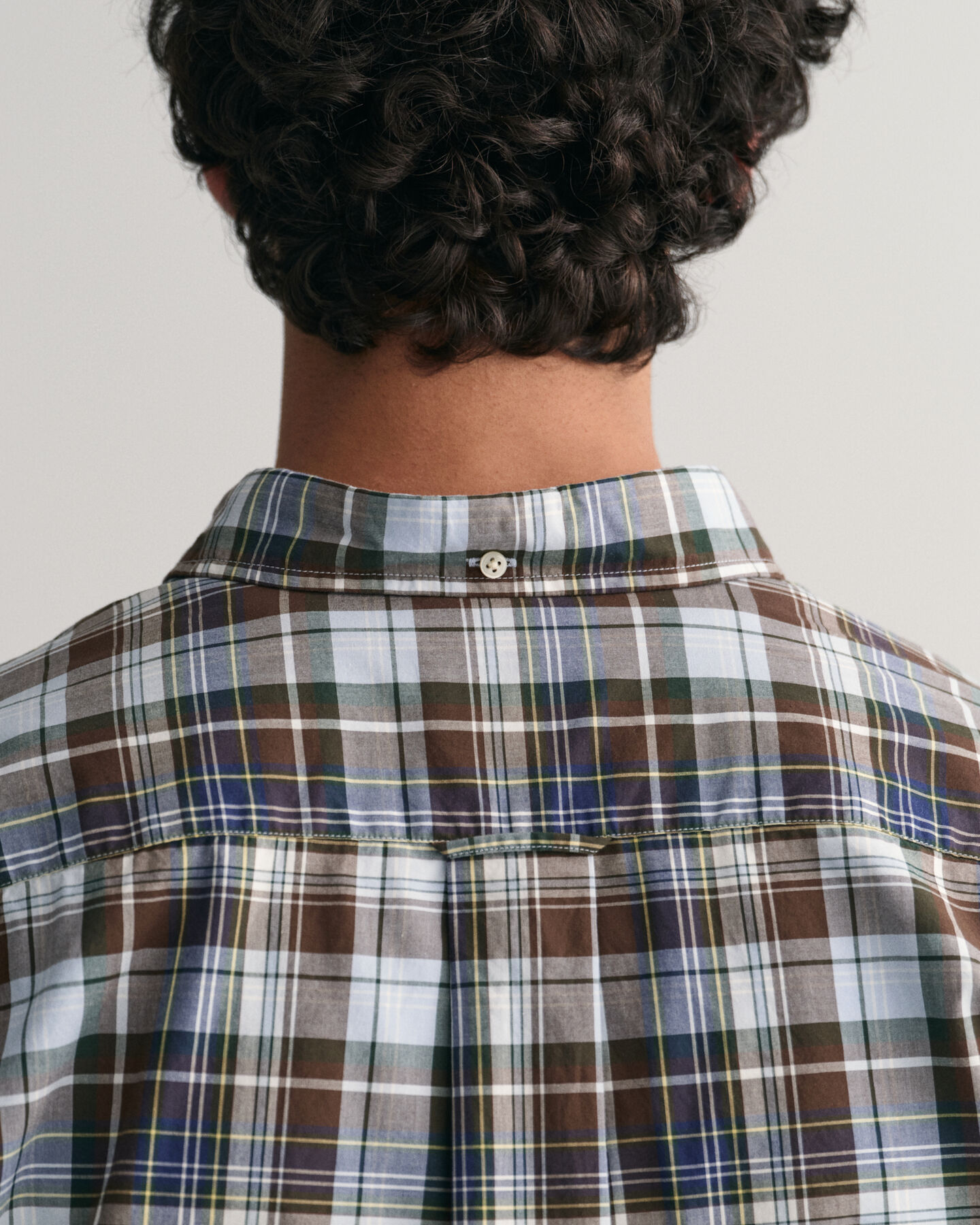 Regular&nbsp;fit ‑mitoitettu popliinipaita keskikokoisella ruutukuosilla