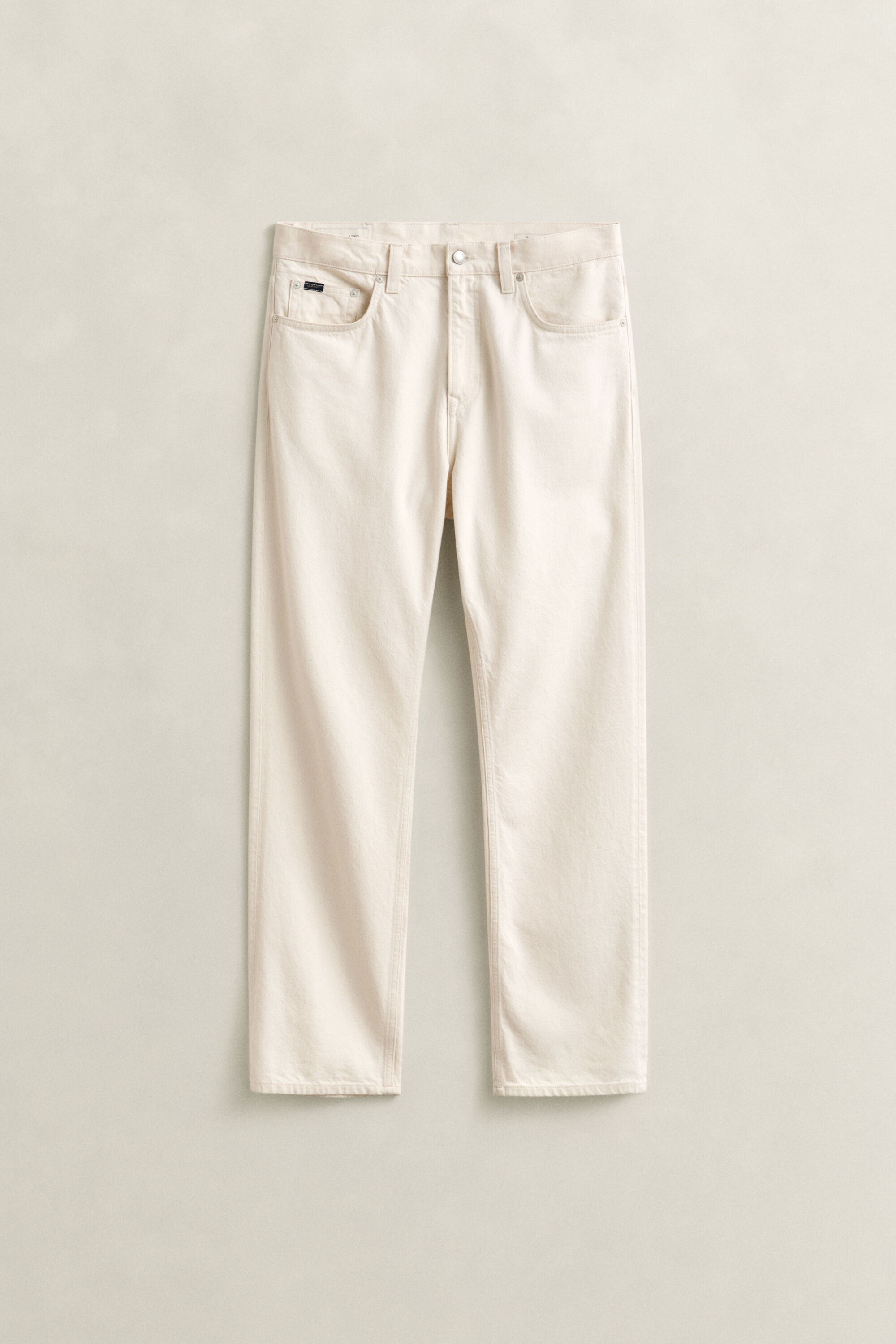 Luonnonväriset suorat farkut