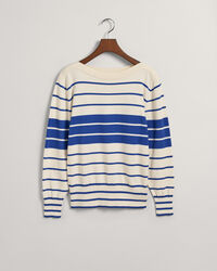 Leveäraitainen neulepusero, jossa venepääntie