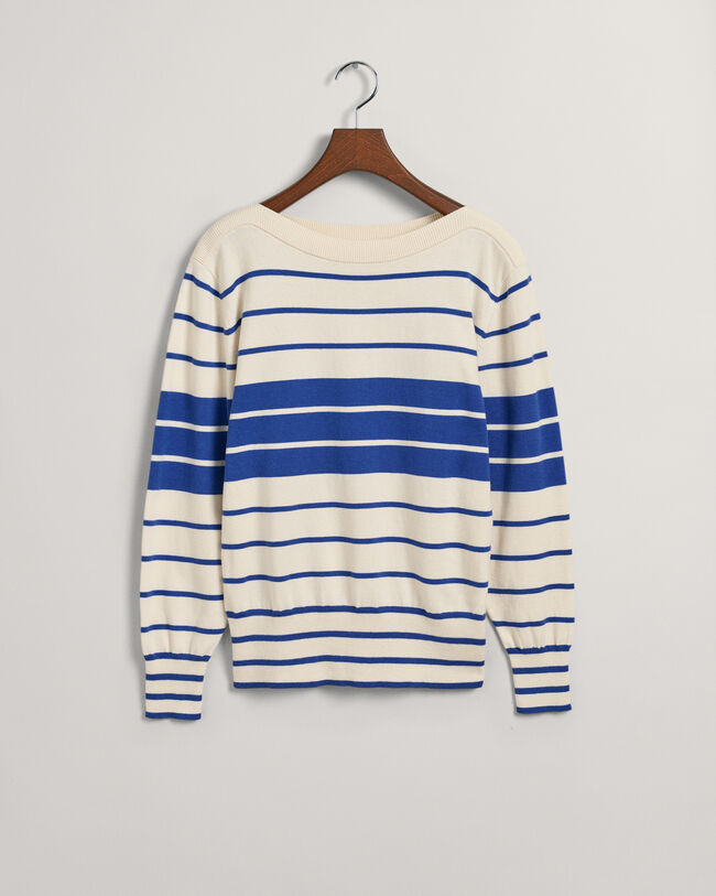 Leveäraitainen neulepusero, jossa venepääntie