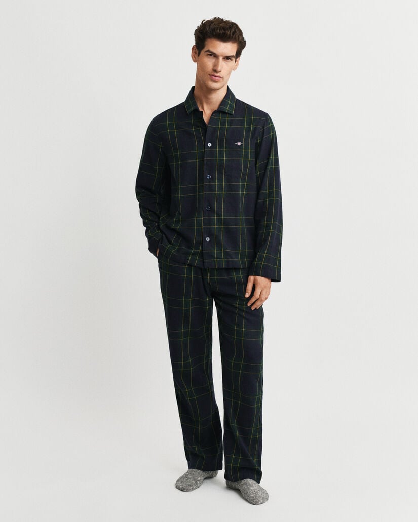 Ruudullinen flanellipyjama lahjapakkauksessa