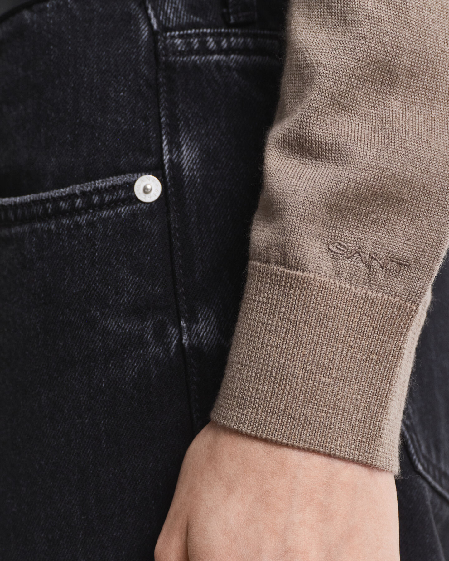 Ohut merinovillaneule, pyöreä pääntie