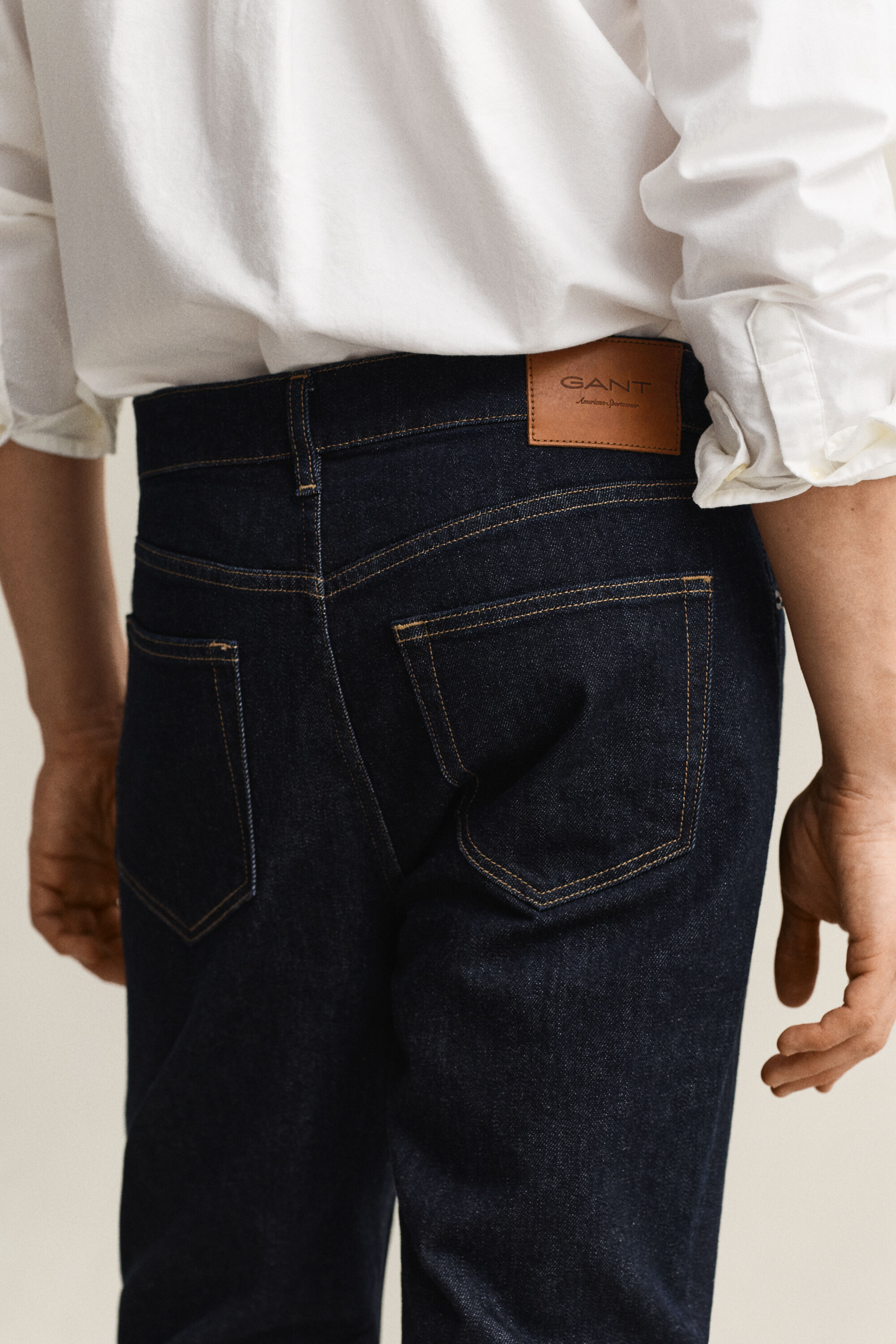 Slim fit ‑mitoitetut Clean Wash ‑farkut