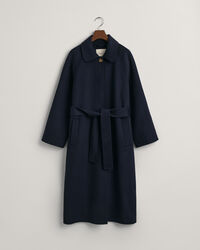 Käsin tikattu autotakki