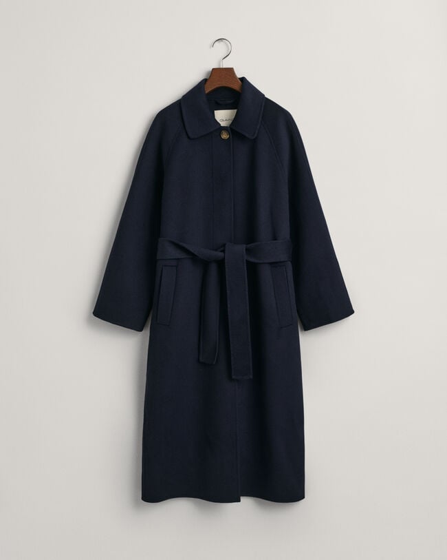 Käsin tikattu autotakki