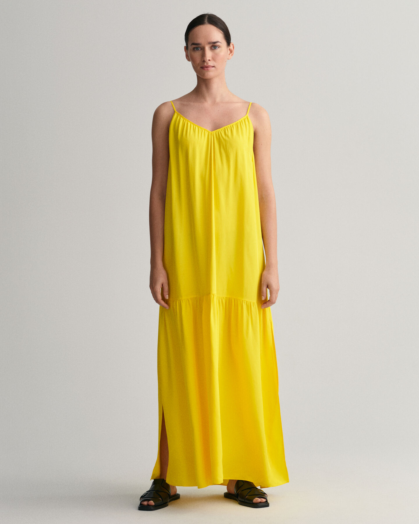 Maksimittainen olkainmekko