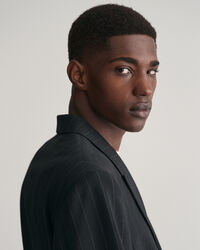 Relaxed fit ‑mitoitettu liituraidallinen puvuntakki