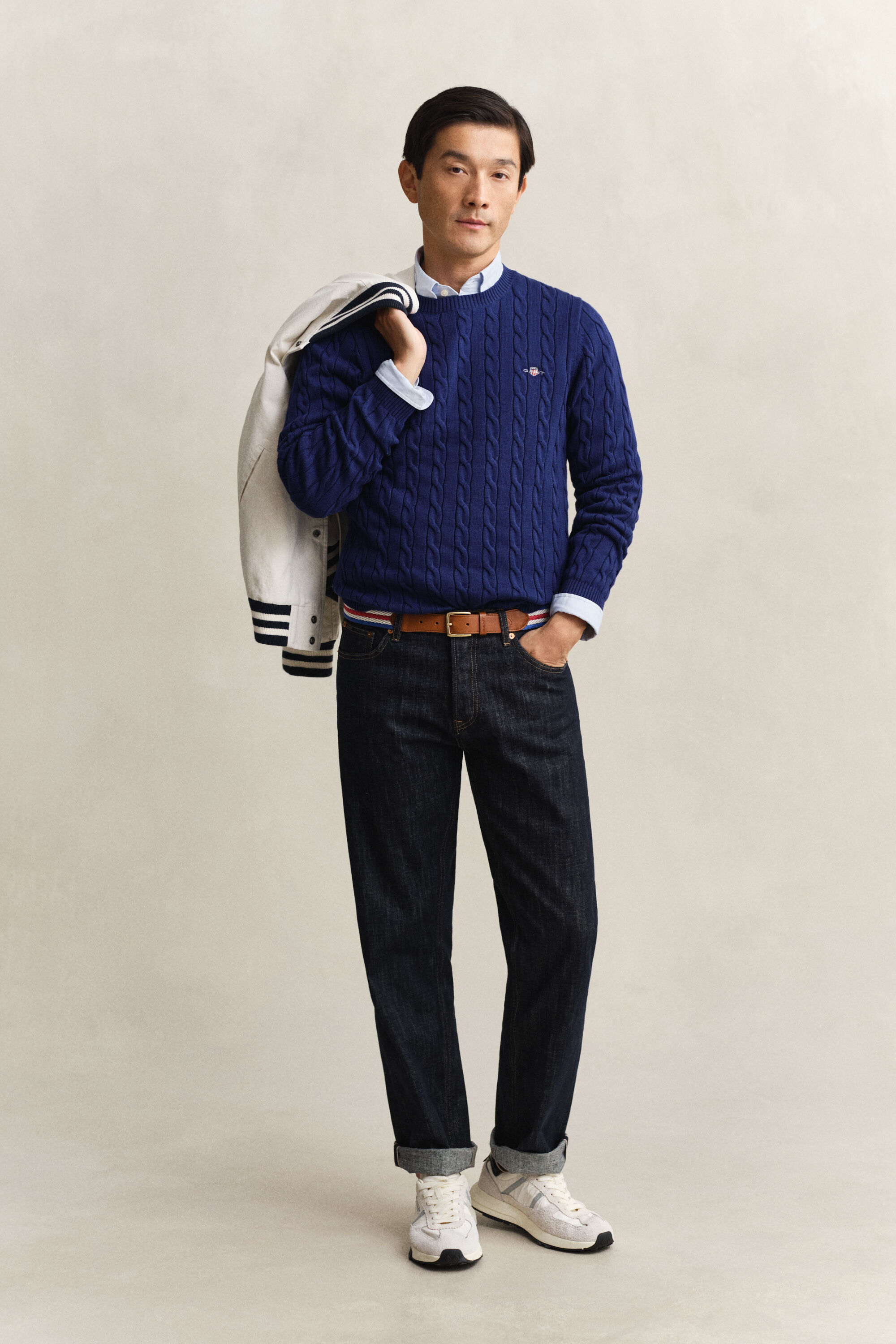 Puuvillainen palmikkoneulepusero, pyöreä pääntie