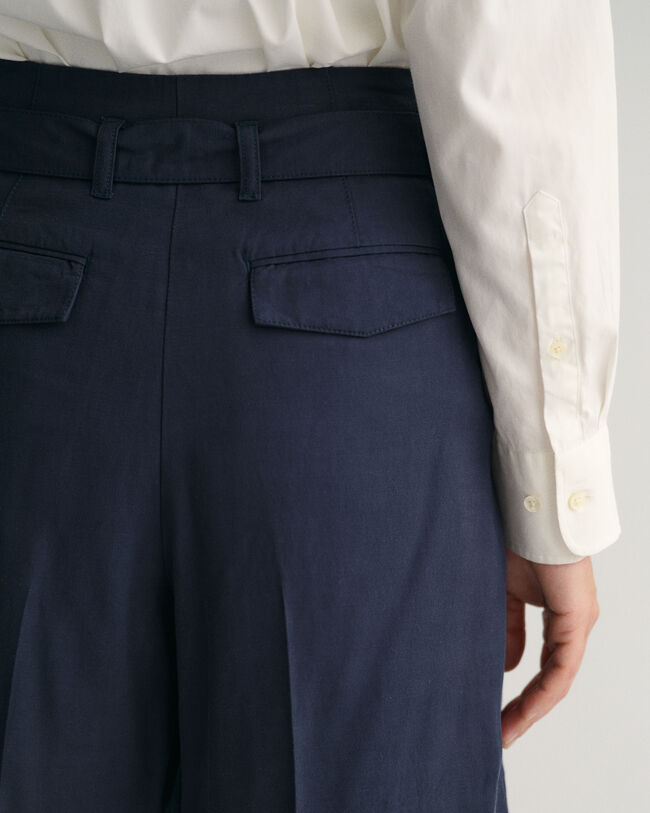 Relaxed fit -mitoitetut vy&ouml;shortsit