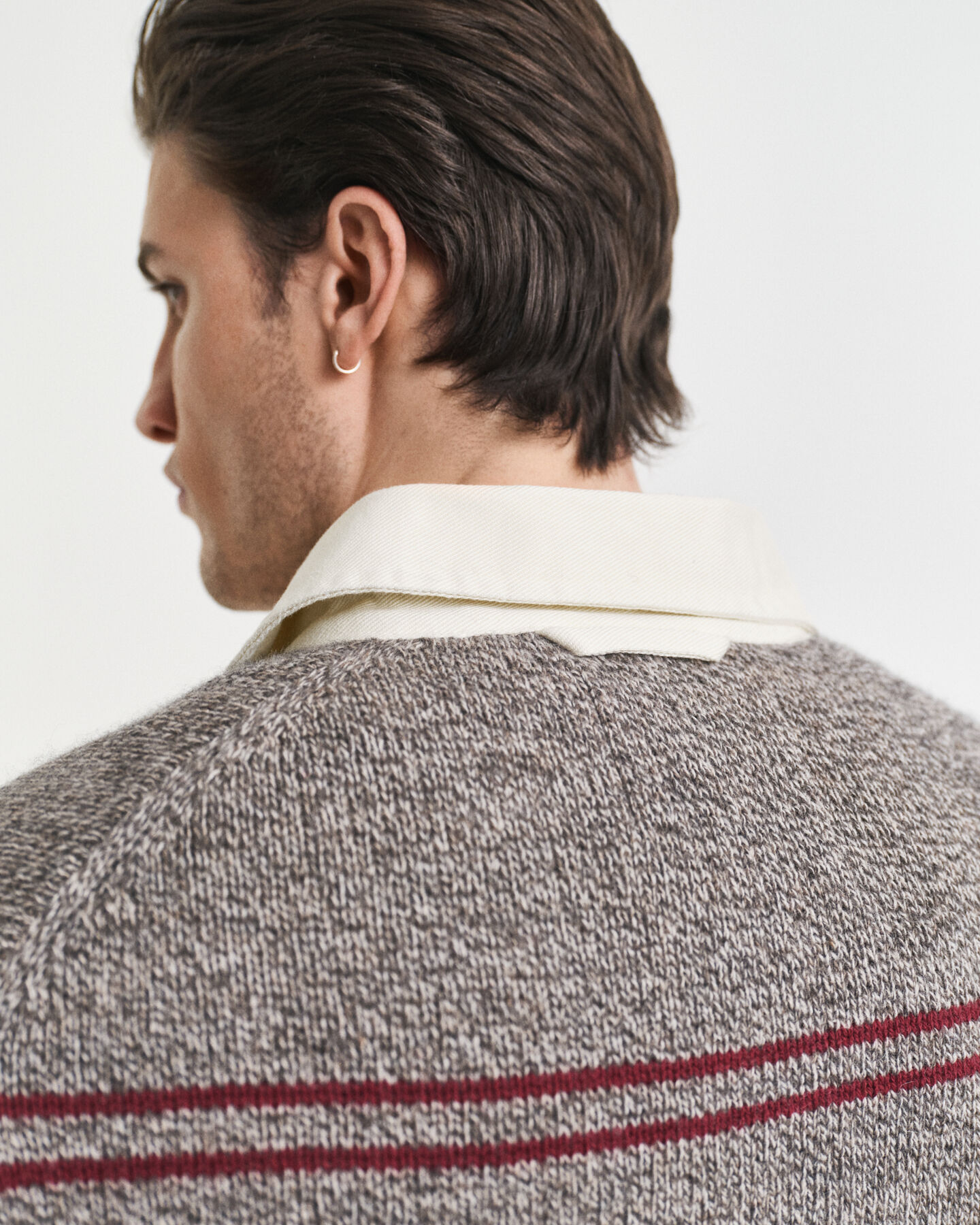 Raidallinen villasekoitteinen pikeeneulepusero