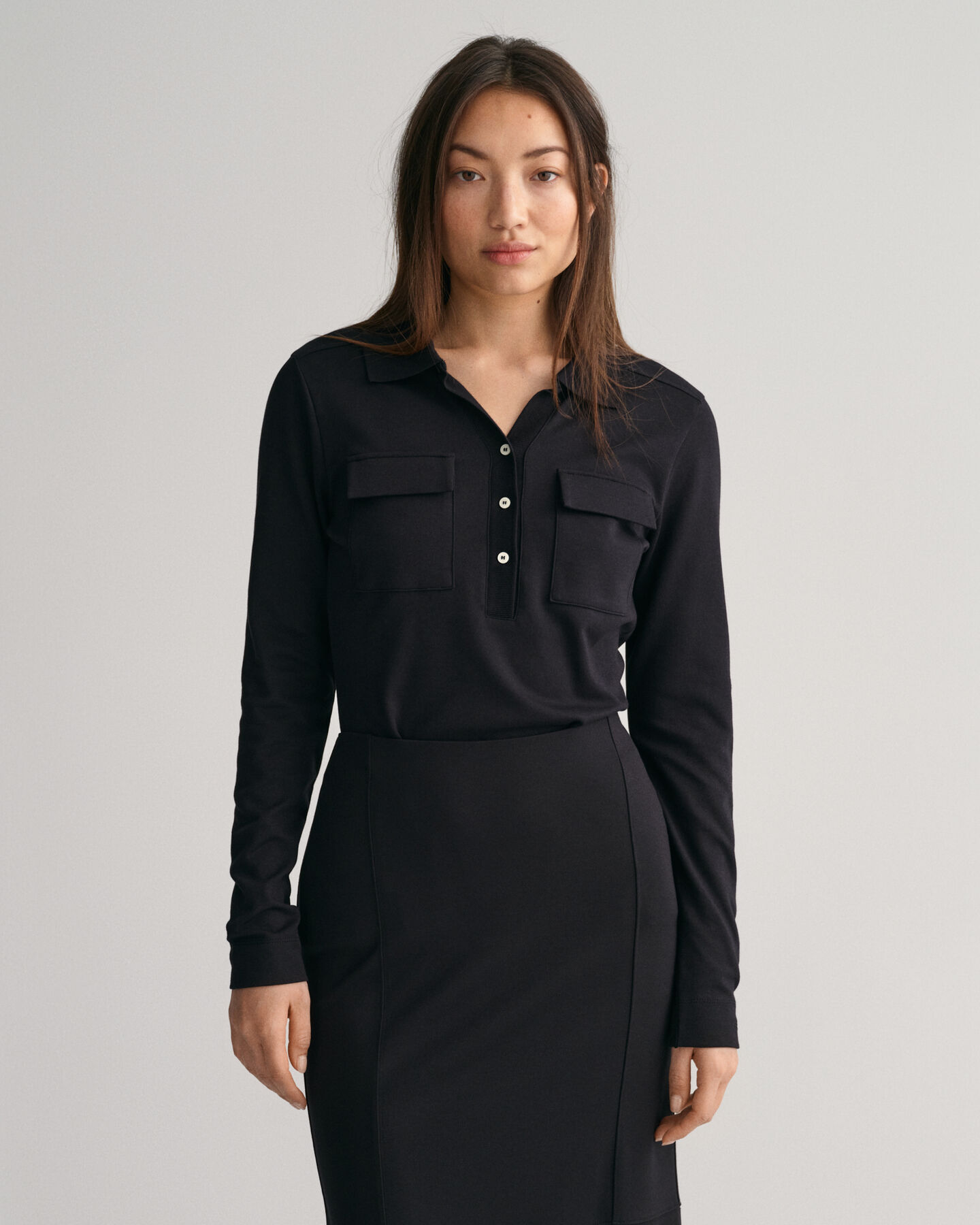 Slim&nbsp;fit ‑mitoitettu pikeepaita jerseyneulosta