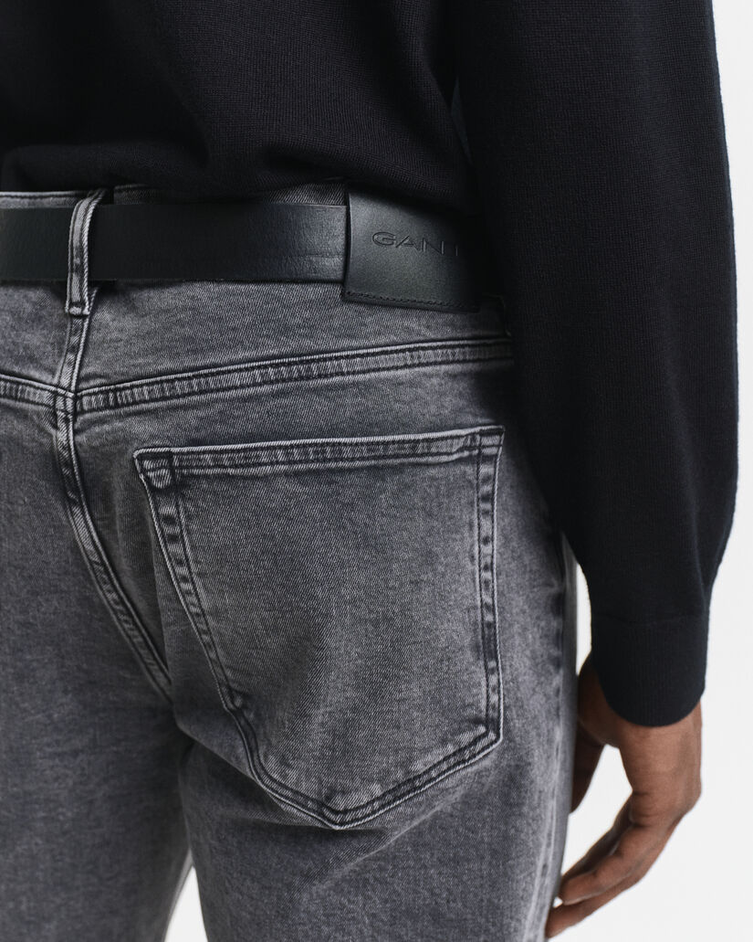 Regular fit ‑mitoitetut Black Wash ‑farkut