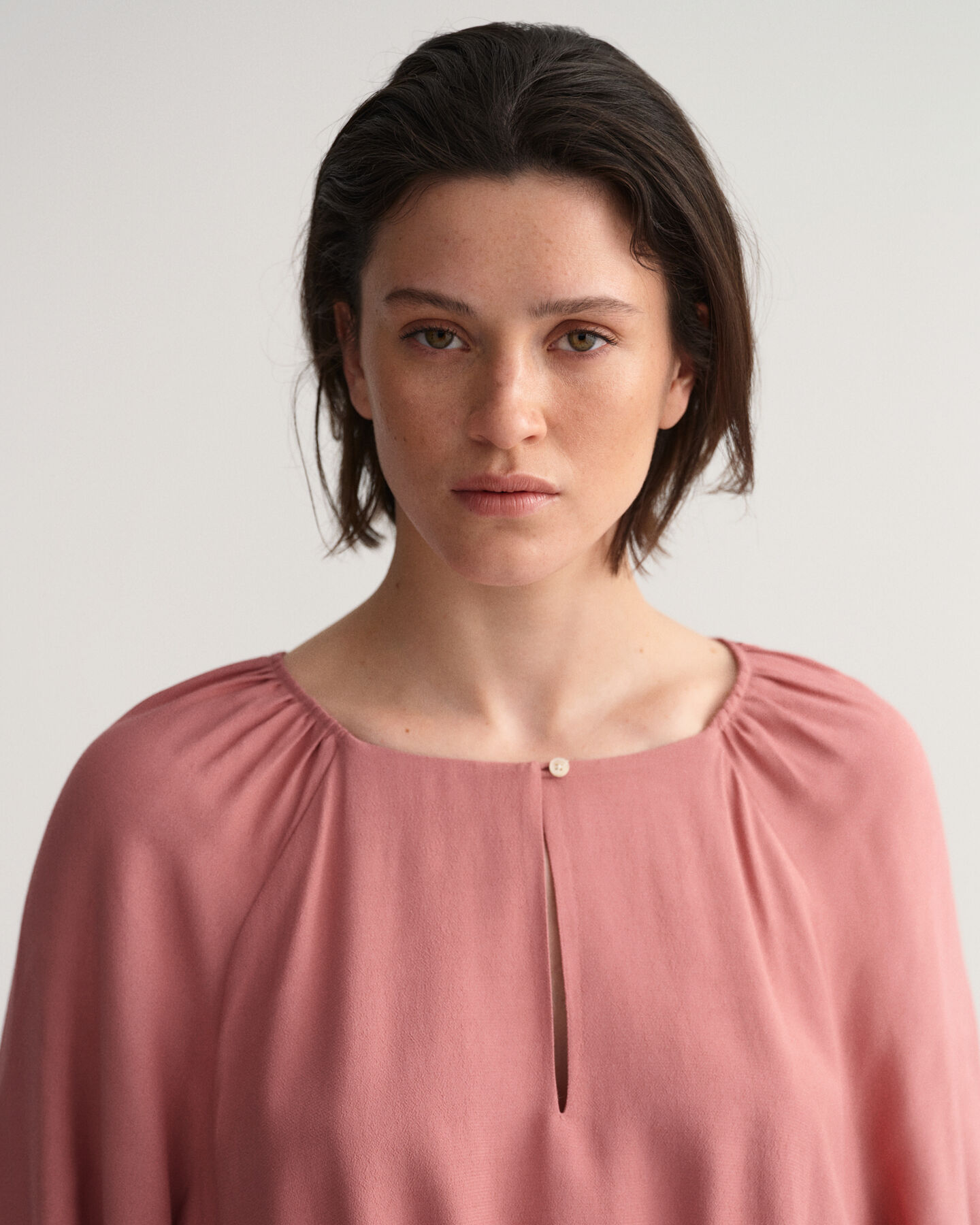 Venekauluksinen mekko