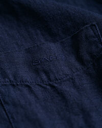 Regular&nbsp;fit ‑mitoitettu valmiina v&auml;rj&auml;tty lyhythihainen pellavapaita