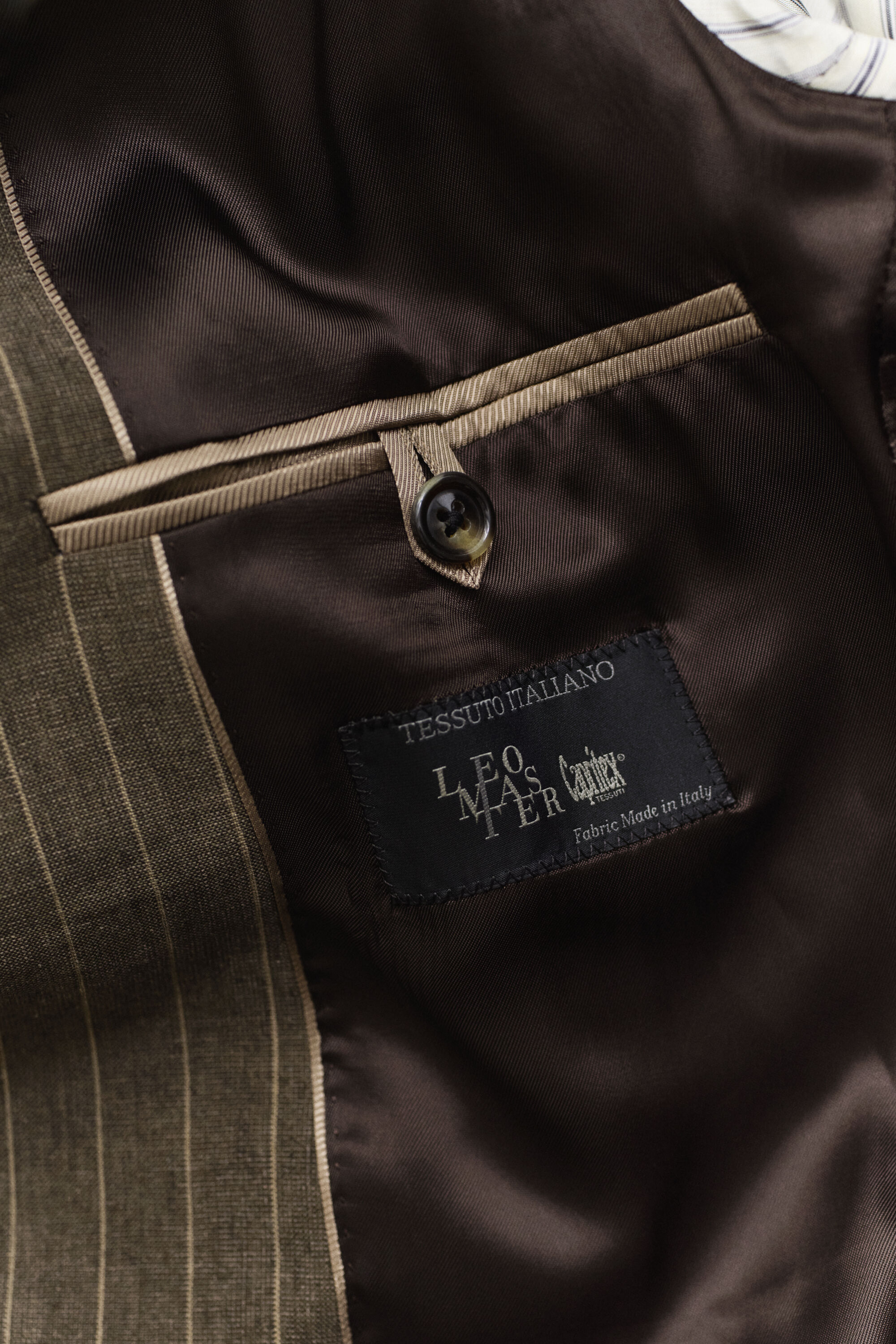 Liituraidallinen puvuntakki