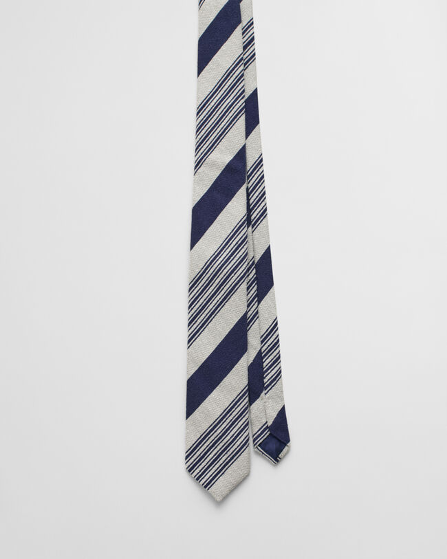 Raidallinen silkkisolmio