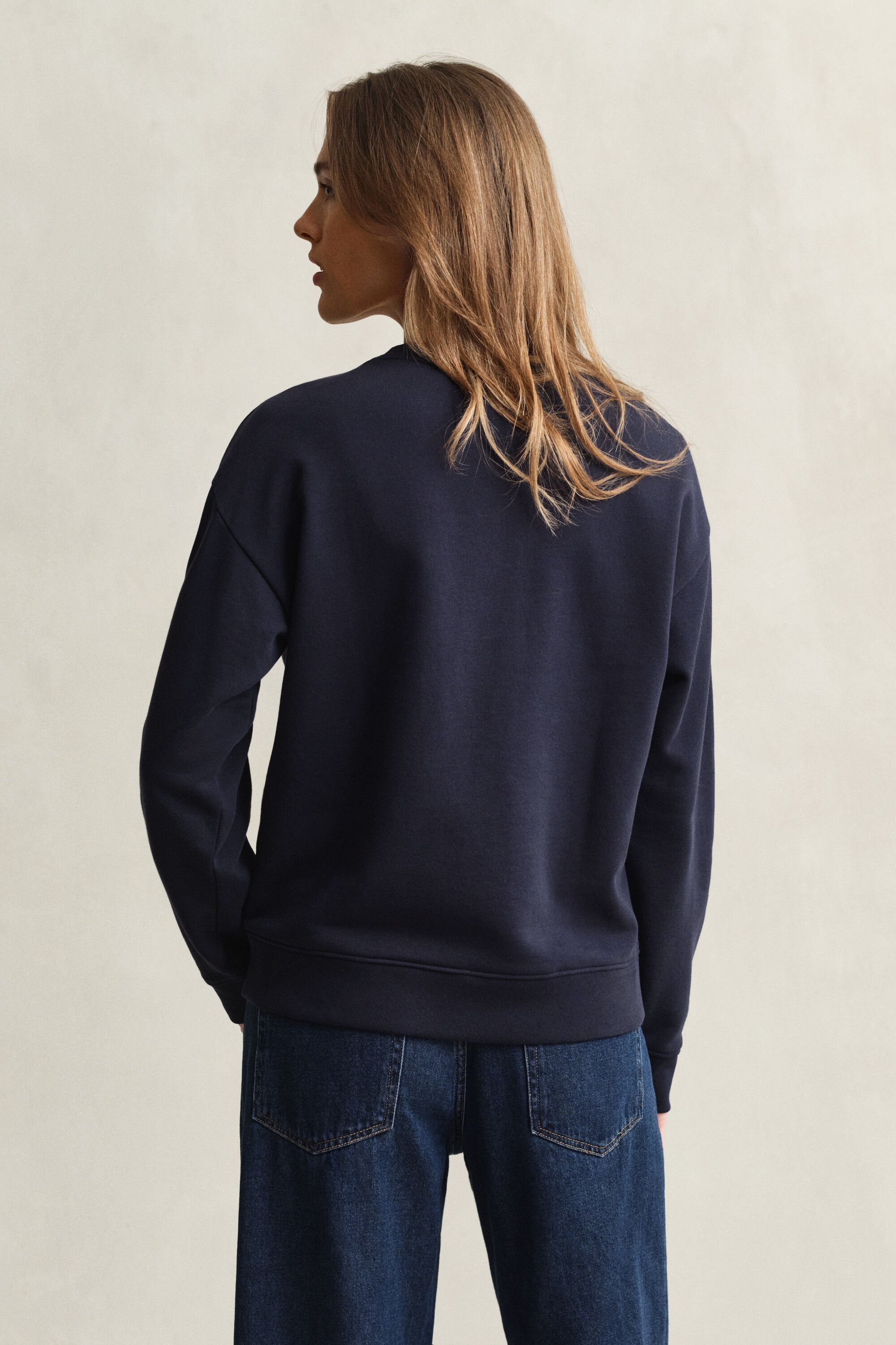 Graphic-collegepaita, pyöreä pääntie