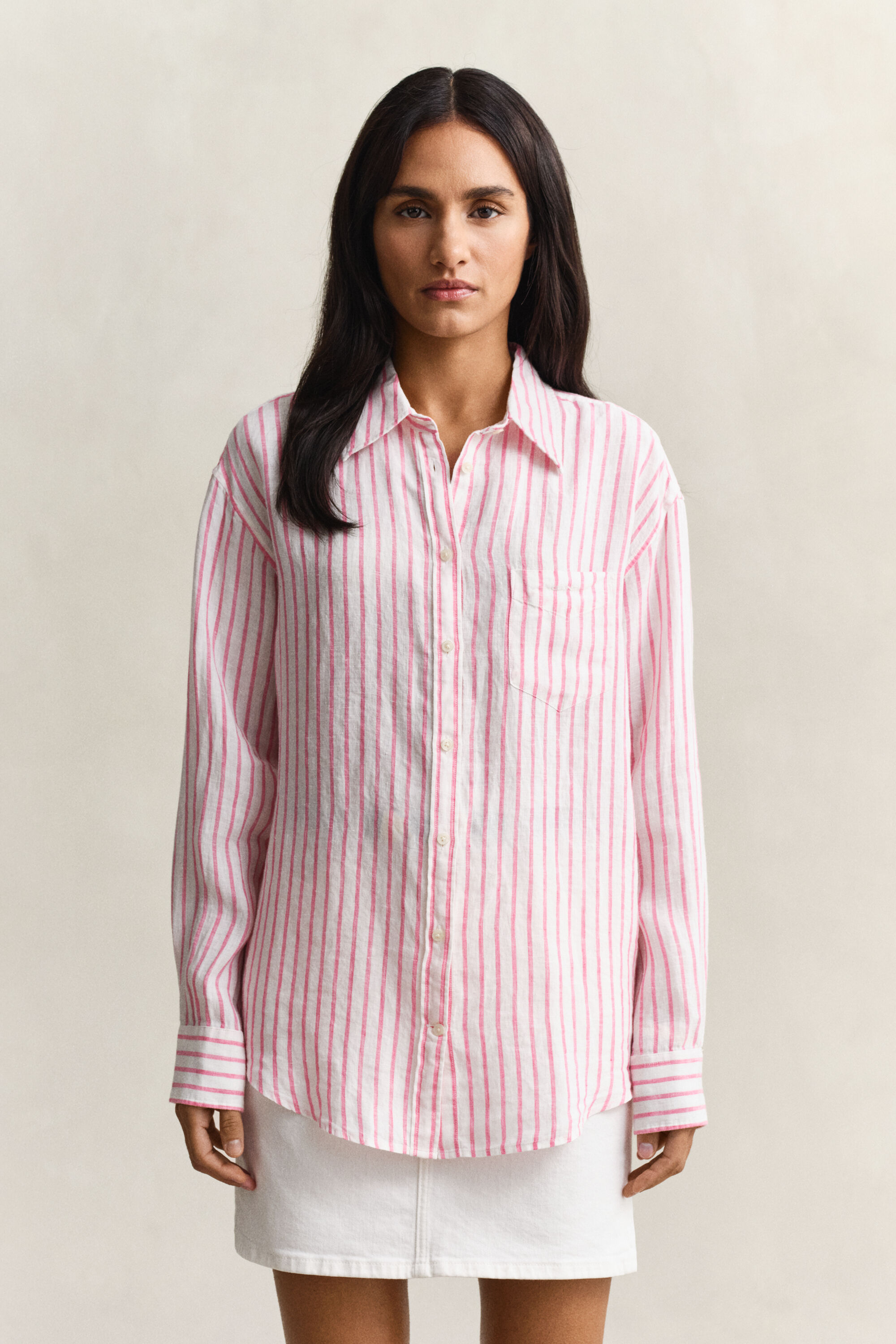 Relaxed fit ‑mitoitettu raidallinen pellavapaita