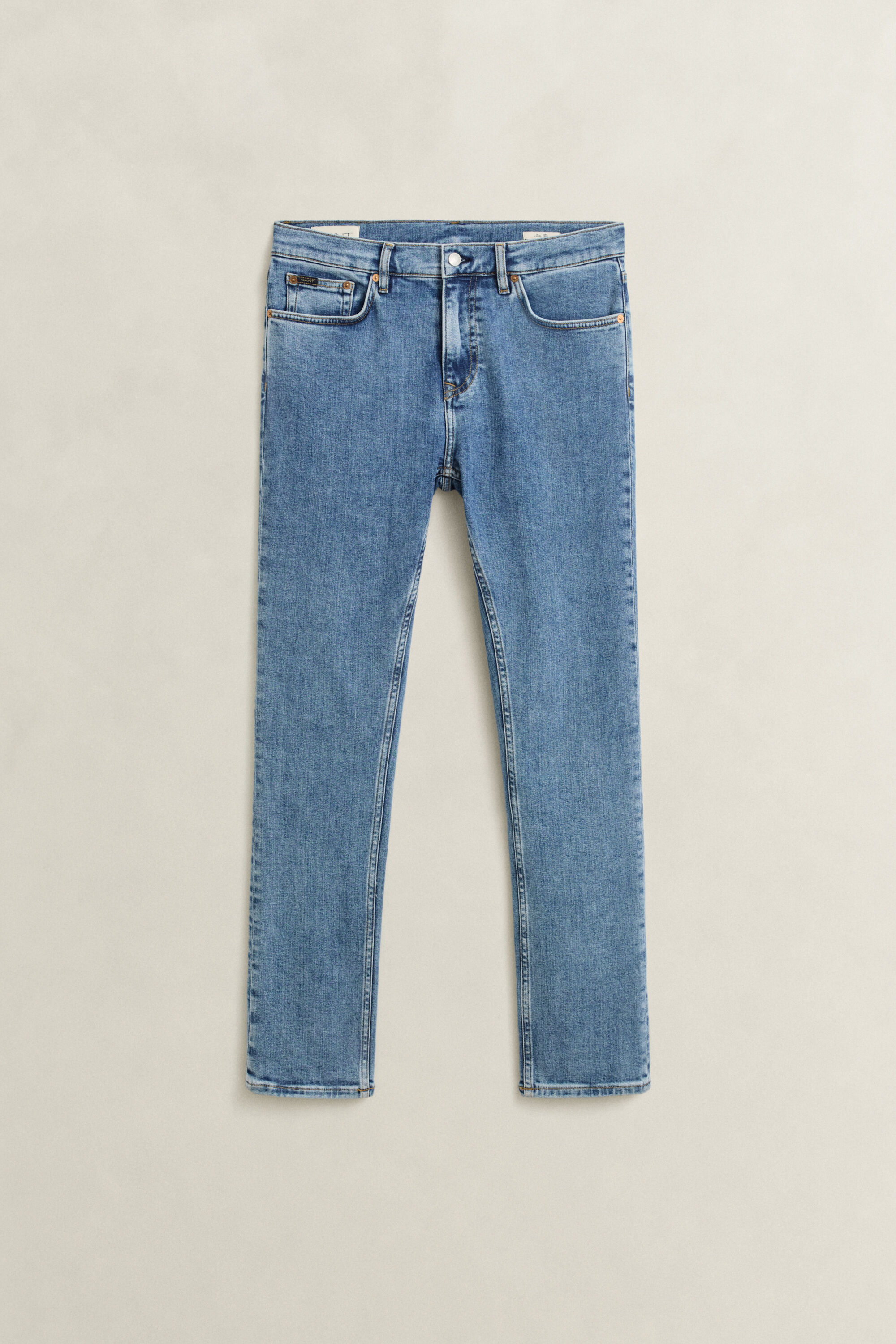 Slim fit ‑mitoitetut Clean Wash ‑farkut