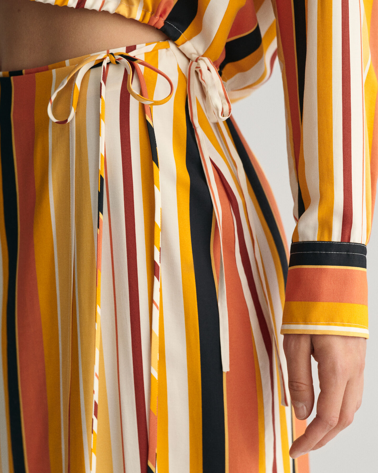 Raidallinen kietaisuhame