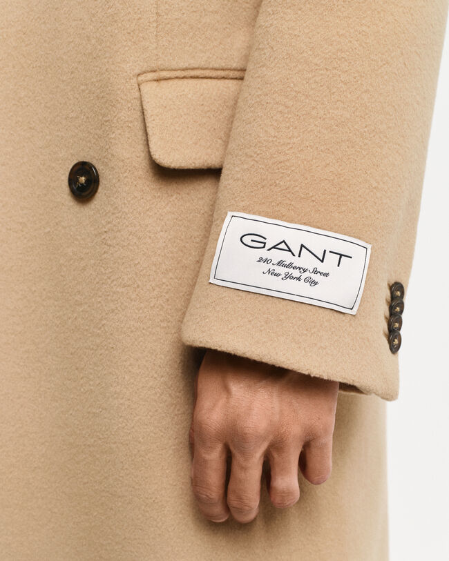 Kaksirivinen villakangastakki