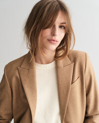 Regular&nbsp;fit ‑mitoitettu flanellinen klubitakki