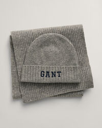 Pipo ja huivi lahjapakkauksessa