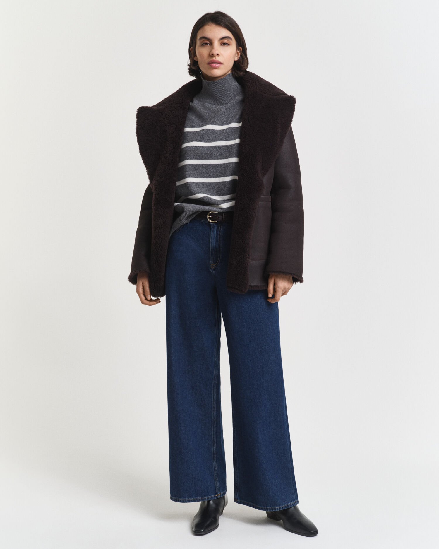 Raidallinen karitsanvillainen pooloneulepusero