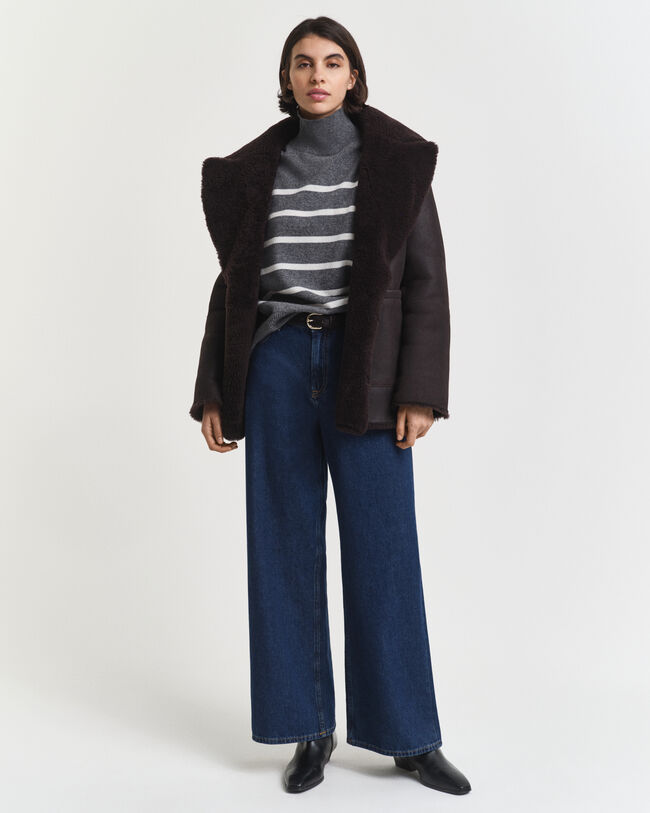 Raidallinen karitsanvillainen pooloneulepusero