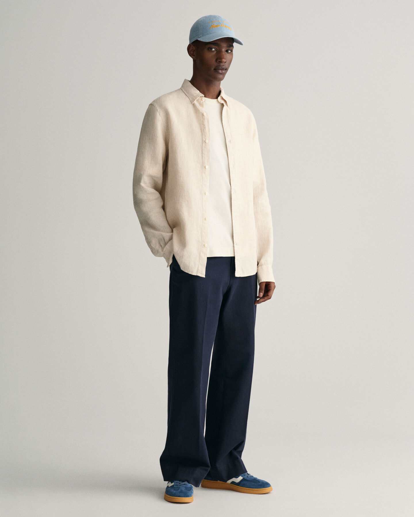 Slim&nbsp;fit ‑mitoitettu kukonaskelkuvioinen pellavapaita