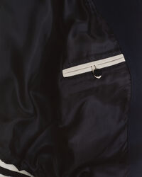 Varsity Jacket nahasta ja muista materiaaleista