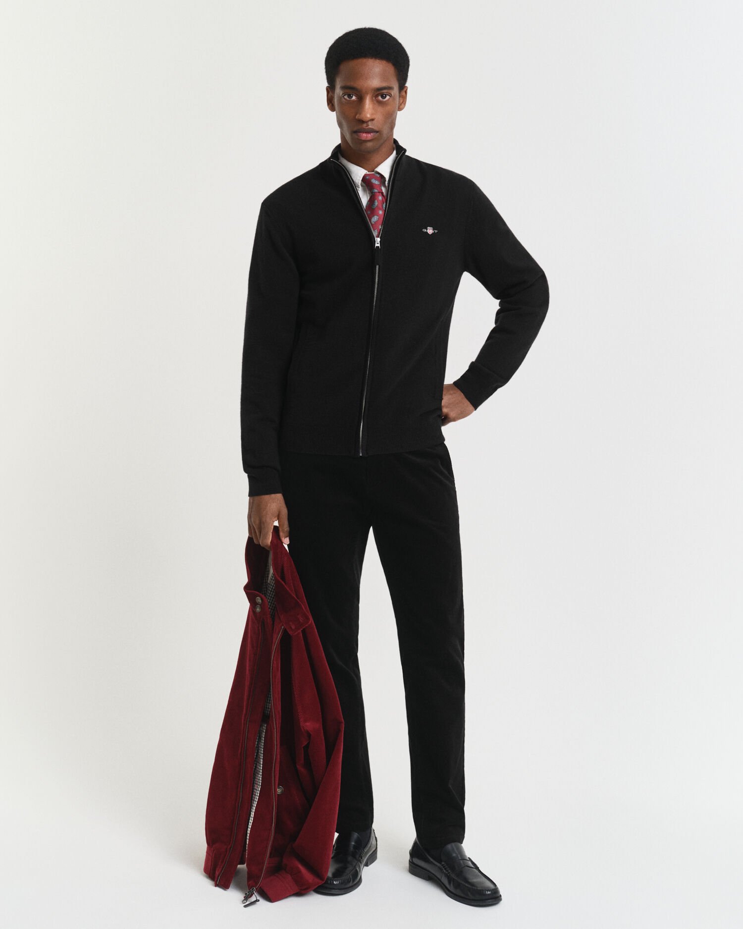 Slim fit ‑mitoitetut vakosamettichinot