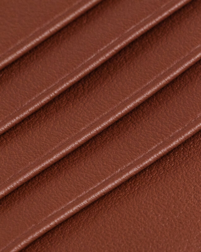 Nahkainen vetoketjullinen korttikotelo