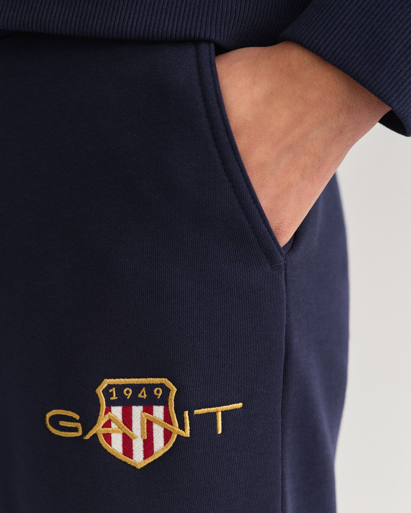 Archive Shield ‑collegehousut