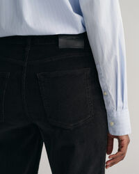 Nilkkapituiset, alasp&auml;in levenev&auml;t vakosamettifarkut