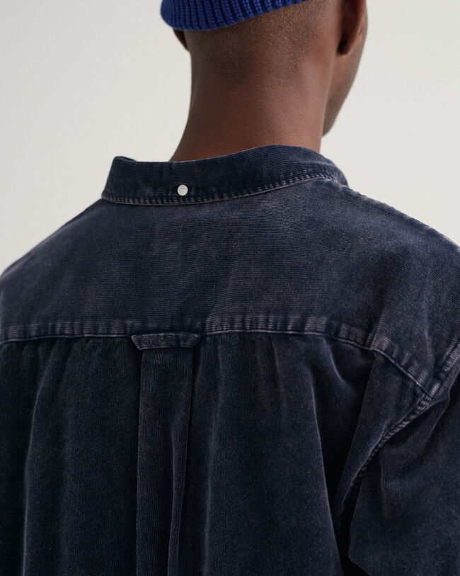 Relaxed fit ‑mitoitettu Heavy Washed ‑vakosamettipaita