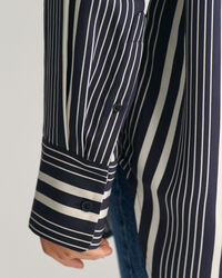 Relaxed&nbsp;fit ‑mitoitettu raitapaita