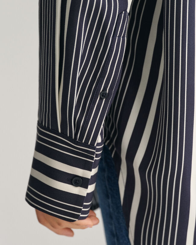 Relaxed&nbsp;fit ‑mitoitettu raitapaita