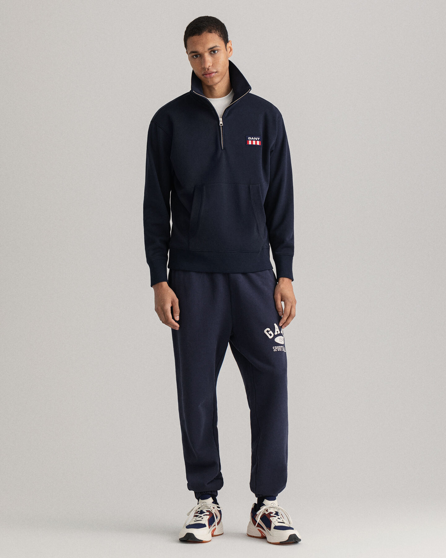 Retro Flag ‑neulepusero puolivetoketjulla