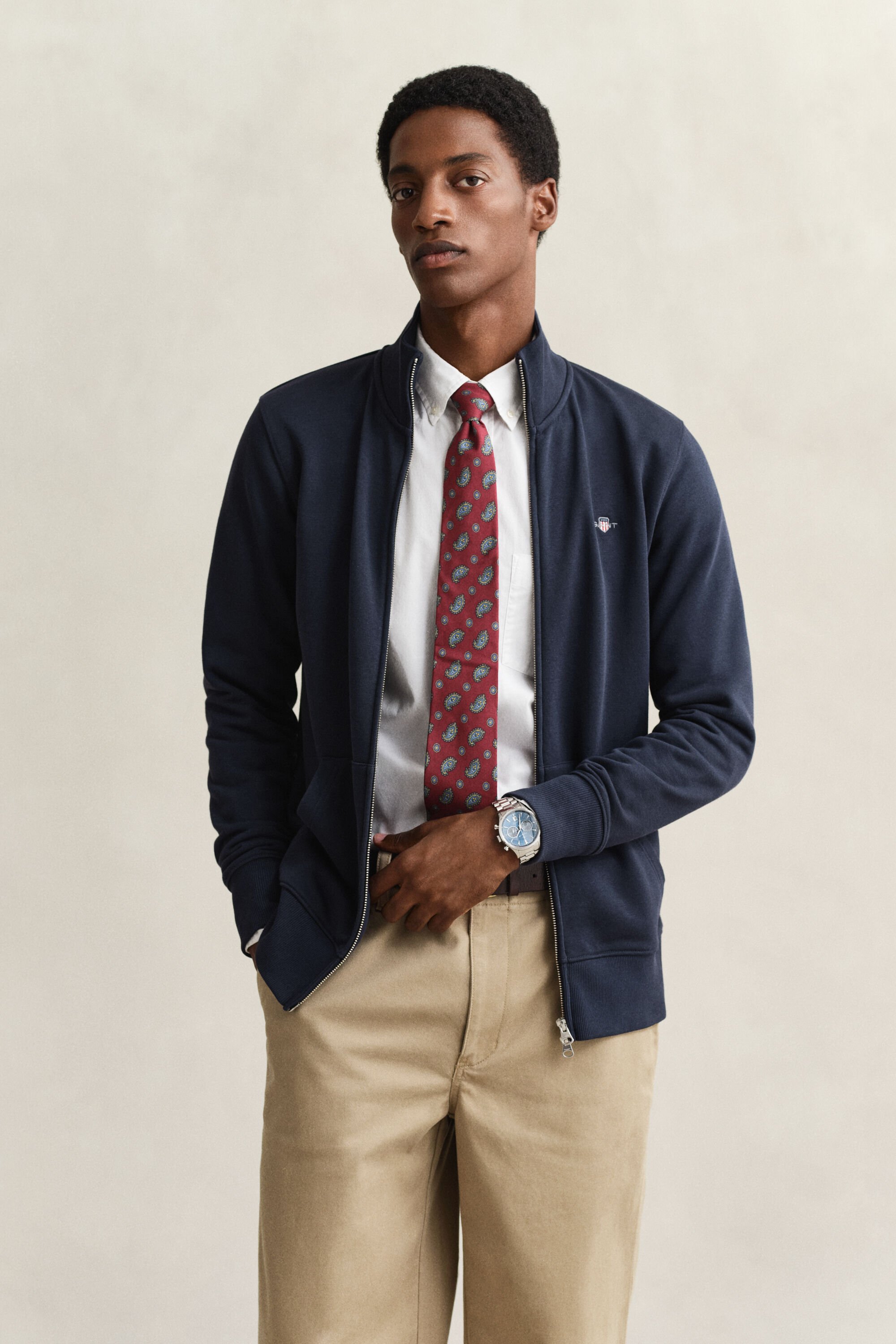 Vetoketjullinen Shield‑collegepaita