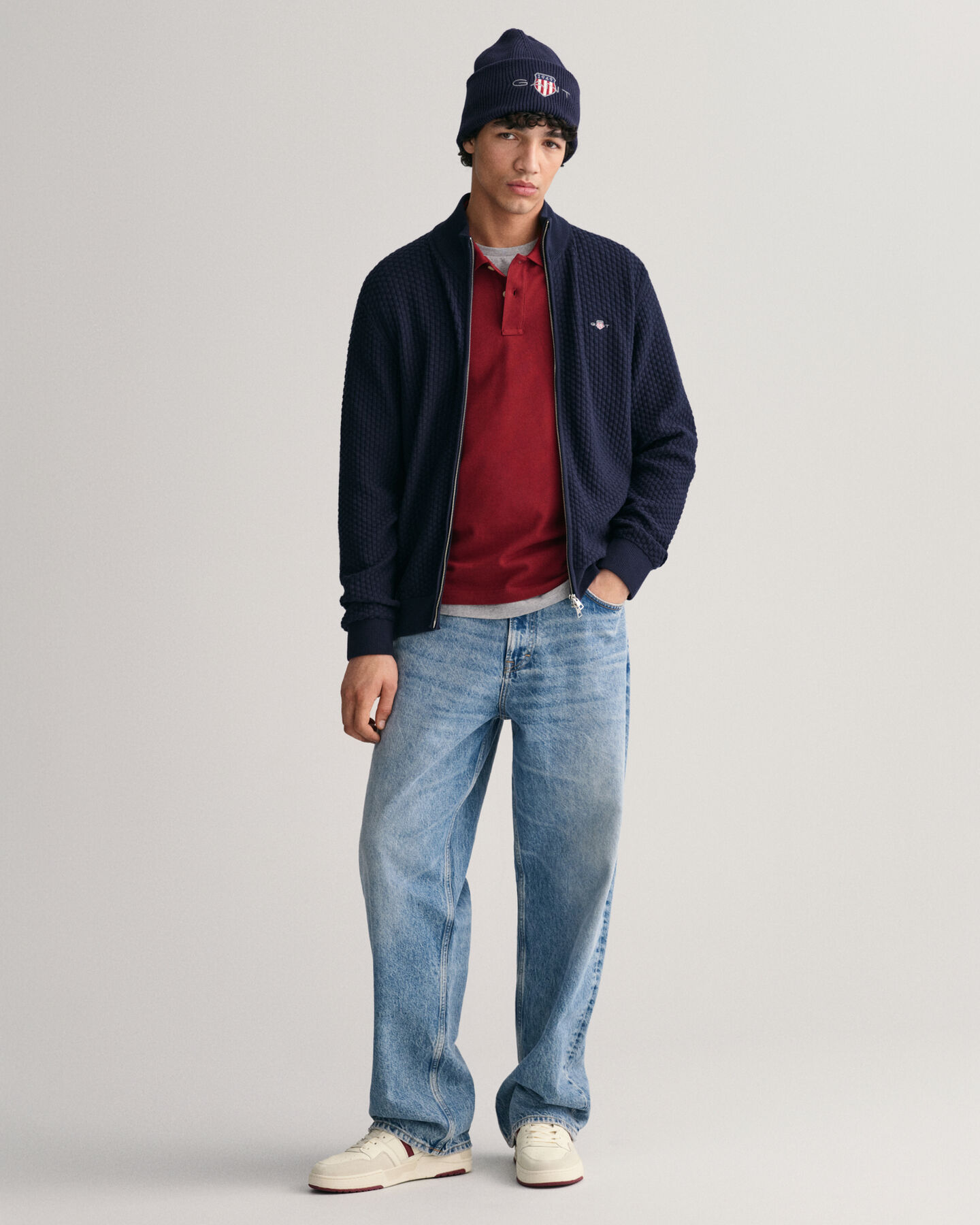 Kohopintainen vetoketjullinen puuvillaneuletakki