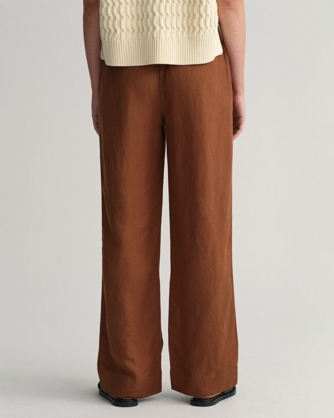 Huolettomat housut pellavasta ja viskoosista