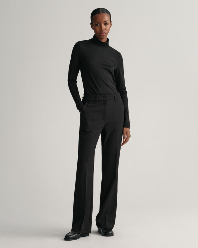 Slim fit ‑mitoitetut alaspäin levenevät housut