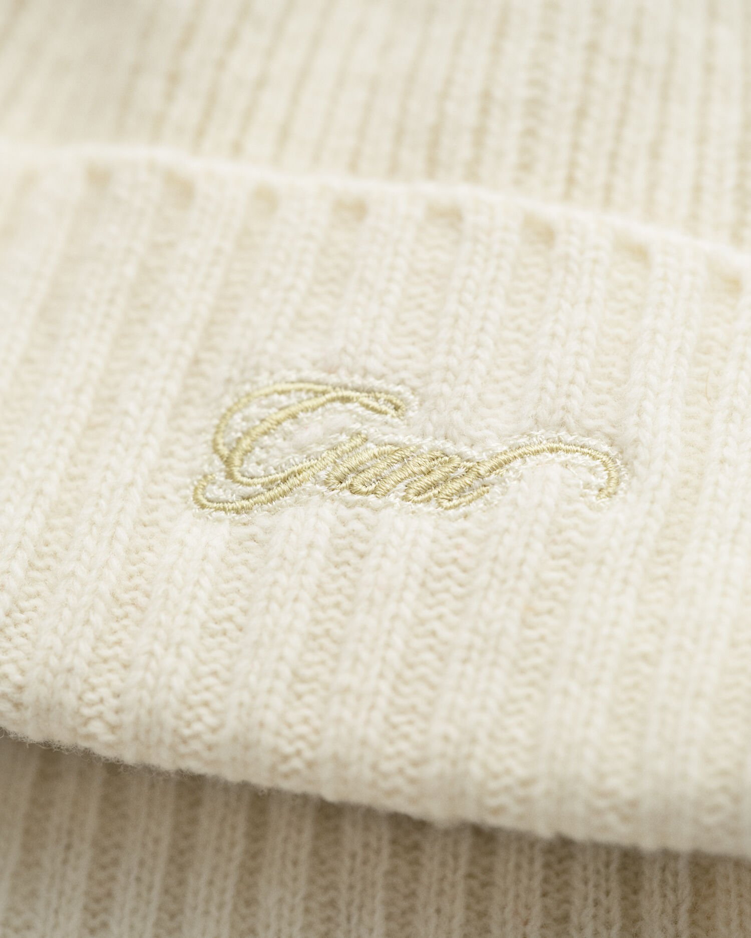 Script-pipo ja huivi lahjapakkauksessa