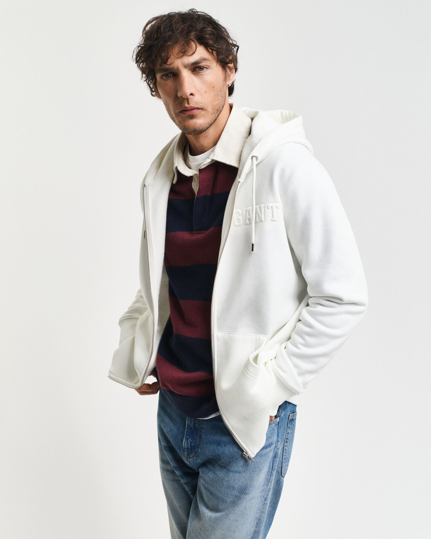 Kohokuviollinen vetoketjuhuppari